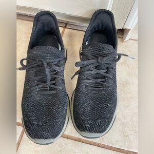 Dreampairs Girl’s Athletic Shoes, size 5.